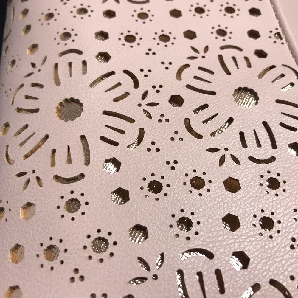 Kelly & Kate Laser Cut Fold Over Crossbody/Clutch - Picture 4 of 7